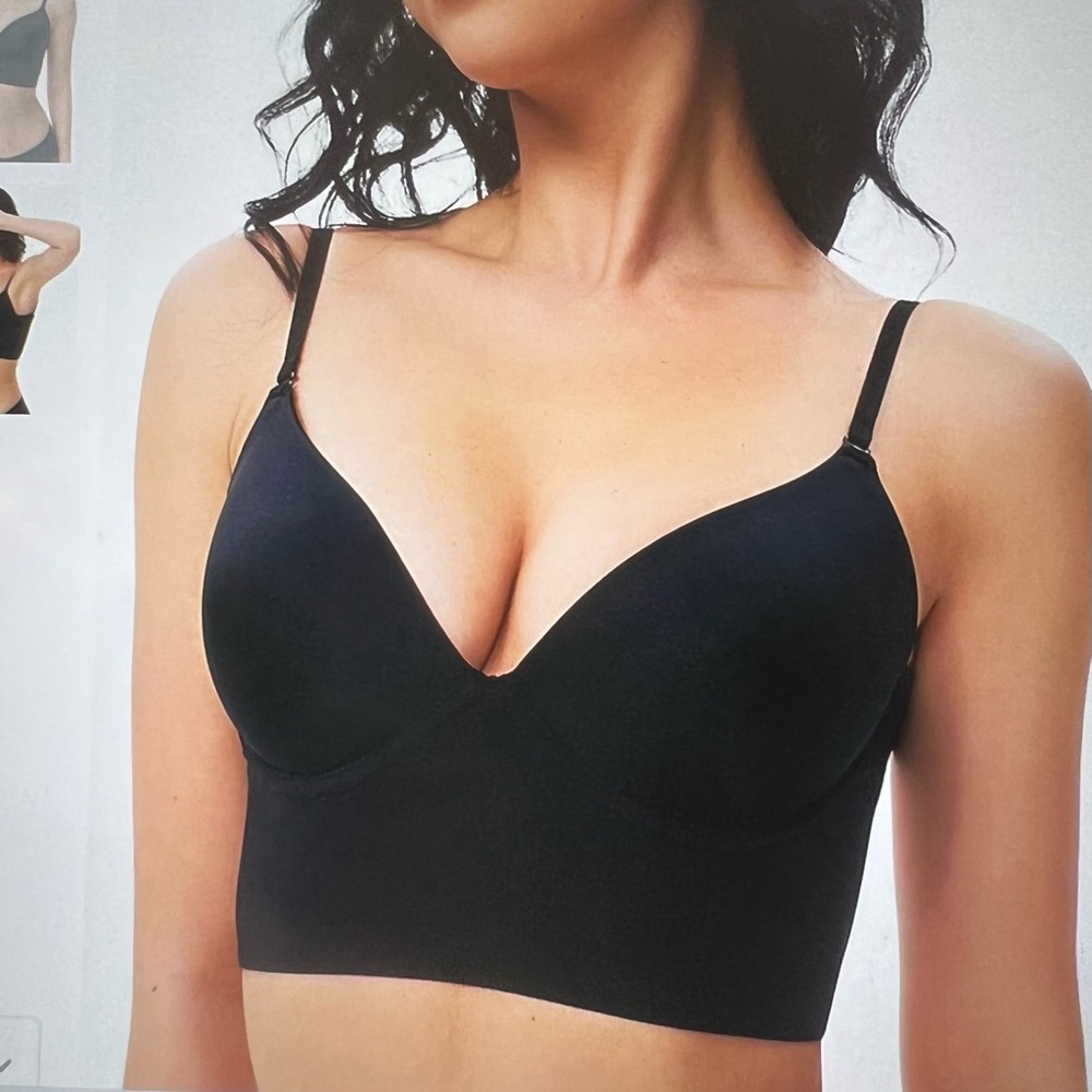 Low back underwire solid sport bra.